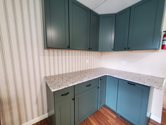 Building Photo - 526 Canaan St