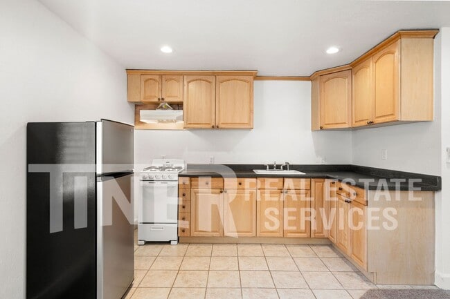Building Photo - 652 Dittmar Way
