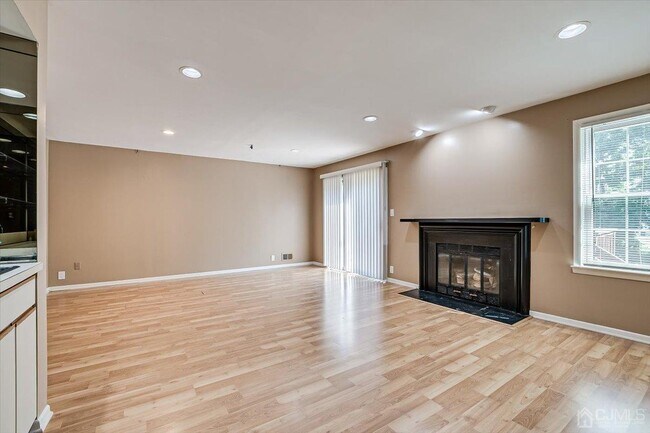 Building Photo - 3902 Springbrook Dr