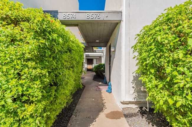 Building Photo - Less than 2 miles from Old Town Scottsdale!