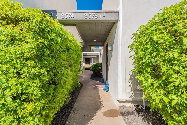 Building Photo - Short-Term Rentals OK *** Less than 2 mile...