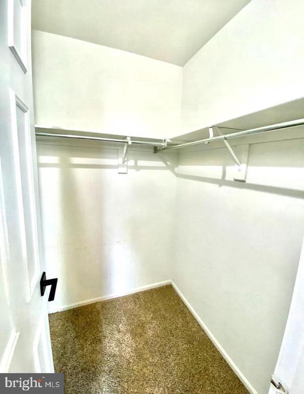 Building Photo - 18 Brookmeade Ct