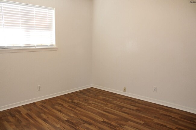 Building Photo - 1610 Christine Rd