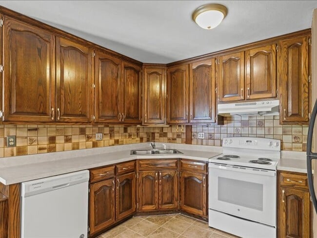 Building Photo - Get $725 off your security deposit OR $250...