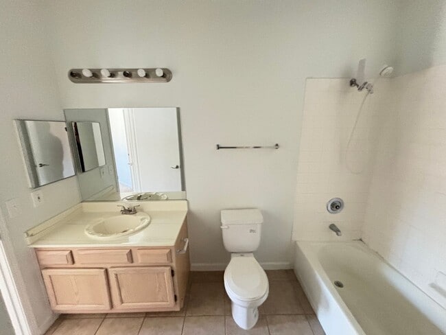 Building Photo - Gorgeous 2bed/2 bath condo in Southwest!