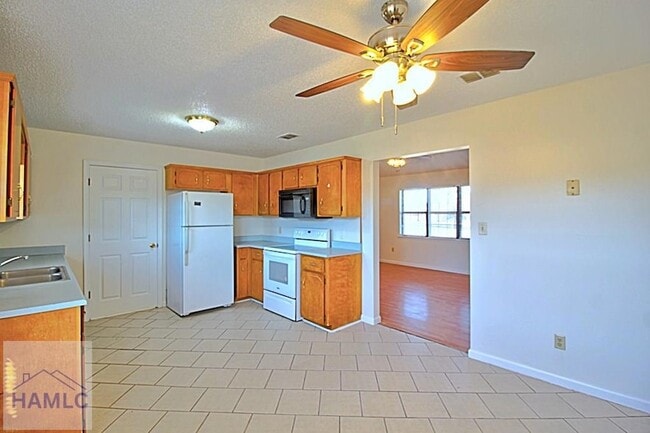 Building Photo - 915 Churchfield Dr