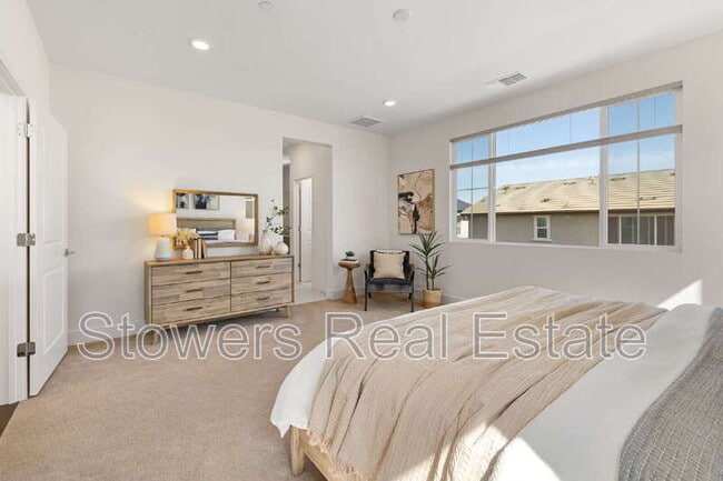 Building Photo - 2428 Periwinkle Pl