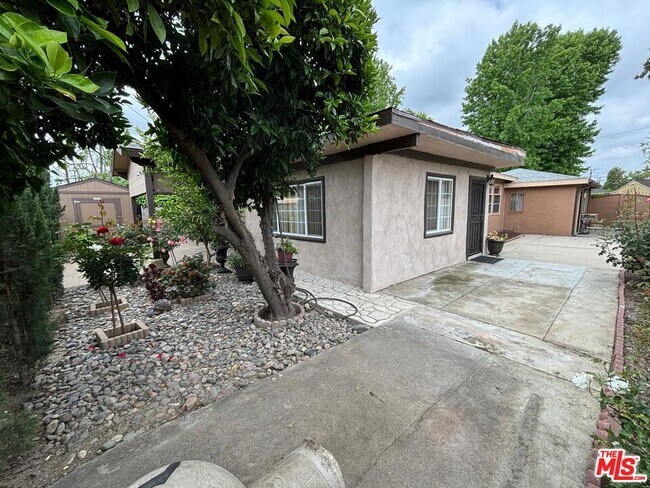 Building Photo - 6550 Van Noord Ave