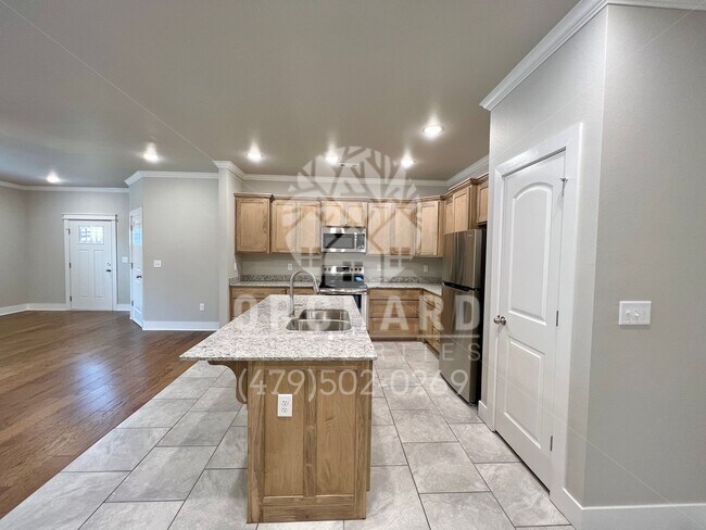 Building Photo - 580 Bradford Dr