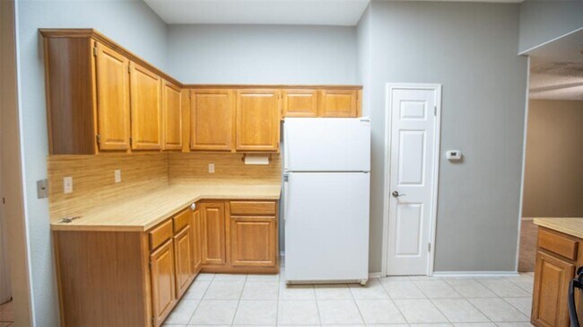 Building Photo - 401 Parkview Dr