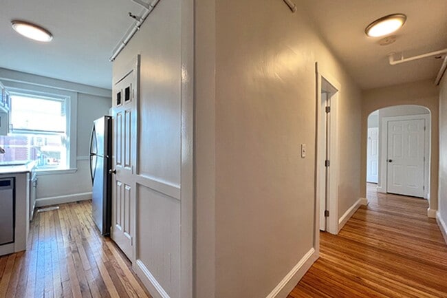 Building Photo - 9/1 Charming downtown Beverly 1BR w/laundr...