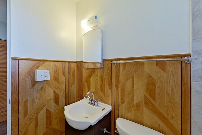 Building Photo - Charming 3-Bedroom, 1-Bath Single-Family Home near E 5th Ave