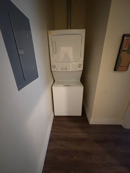 Building Photo - 1818 Logan St