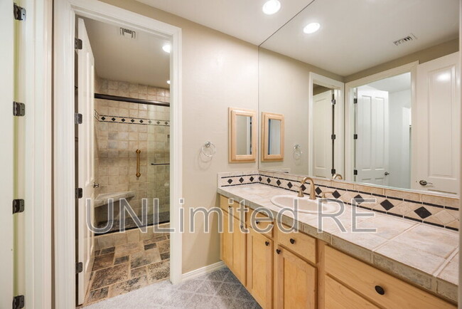 Building Photo - 674 Crosscreek Dr
