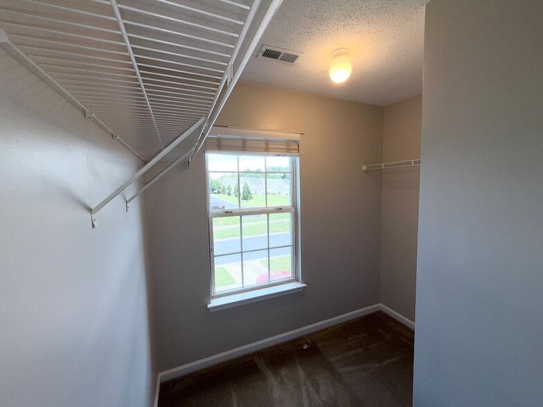 Building Photo - 246 Azalea Cir