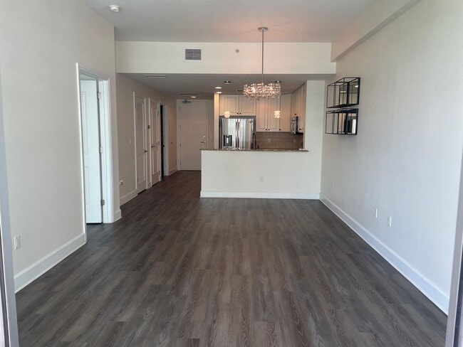 Building Photo - Beautiful Downtown Condo