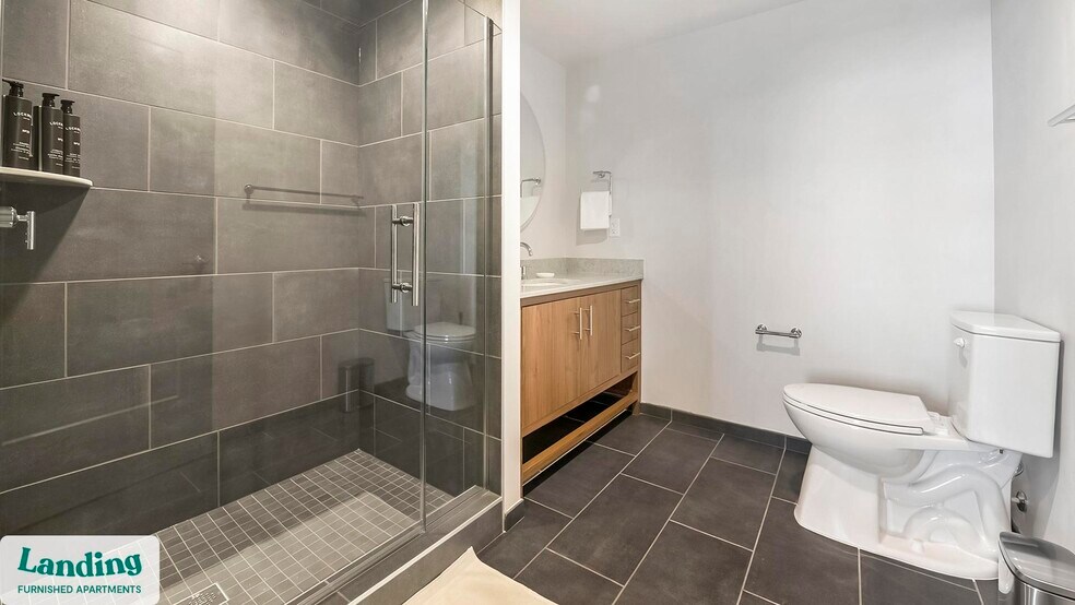 Building Photo - 350 Maple Dr SW