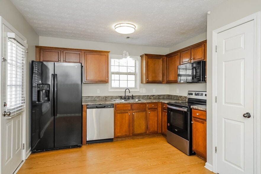 Building Photo - 97 Summer Creek Dr