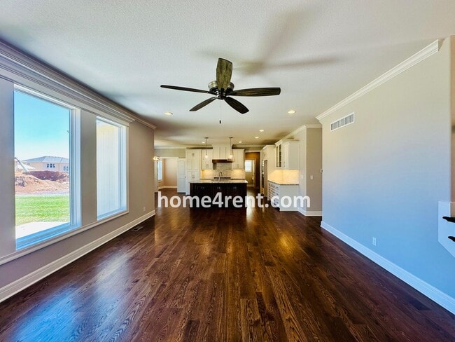 Building Photo - Nearly New Luxury Home in Blue Valley Schools!