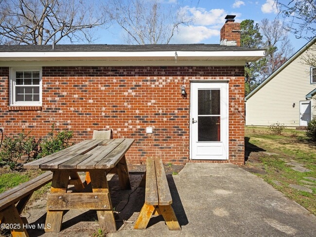 Building Photo - 101 Quality Ln