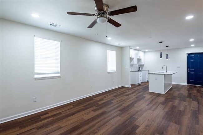 Building Photo - 452 Paines Ave NW