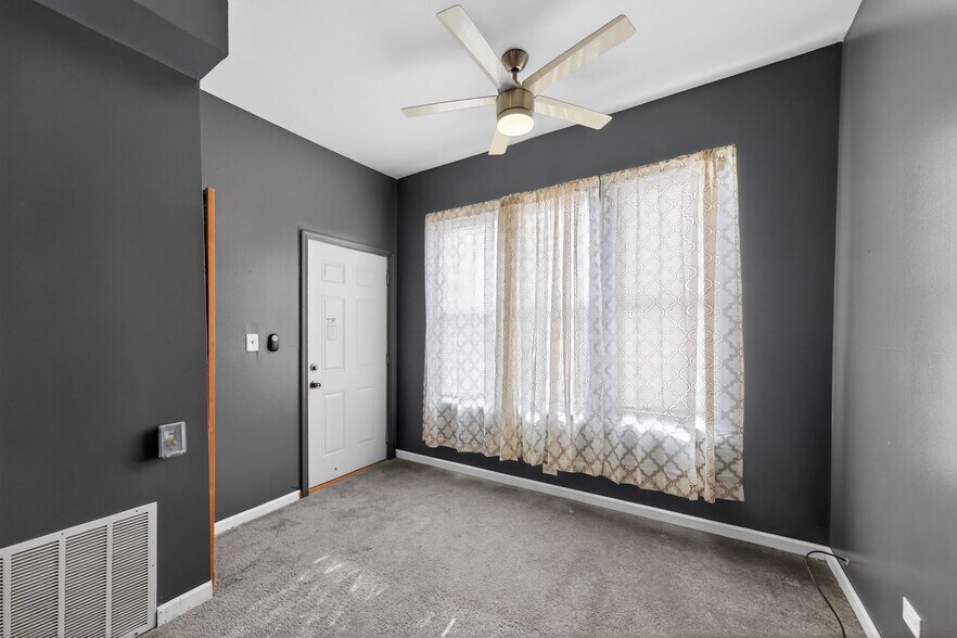 Building Photo - 1144 W 68th St