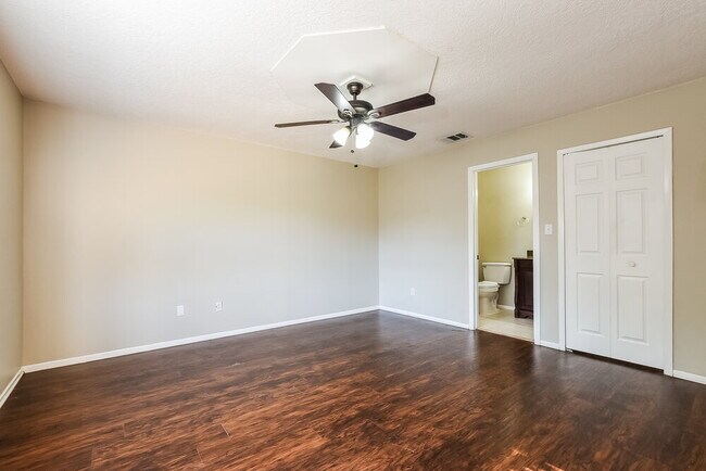 Building Photo - 1142 Covington St