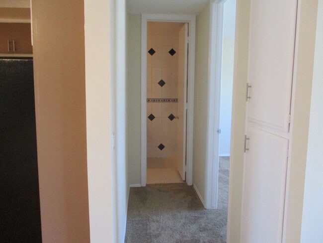 Building Photo - Desirable Park Blvd 1 Bdr 1 Ba 3rd Floor Condo in Hillcrest