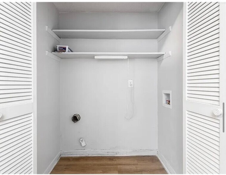 Building Photo - 514 Peele St