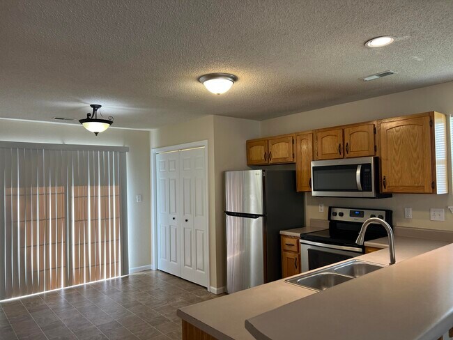 Building Photo - 302 Nikki Way