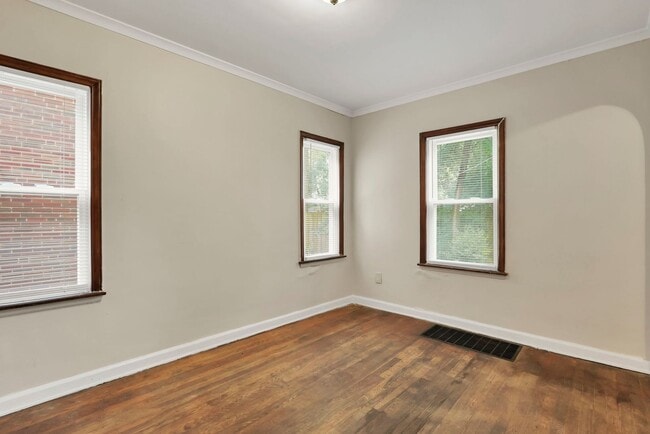 Building Photo - 47-53-53 S Burgess Ave