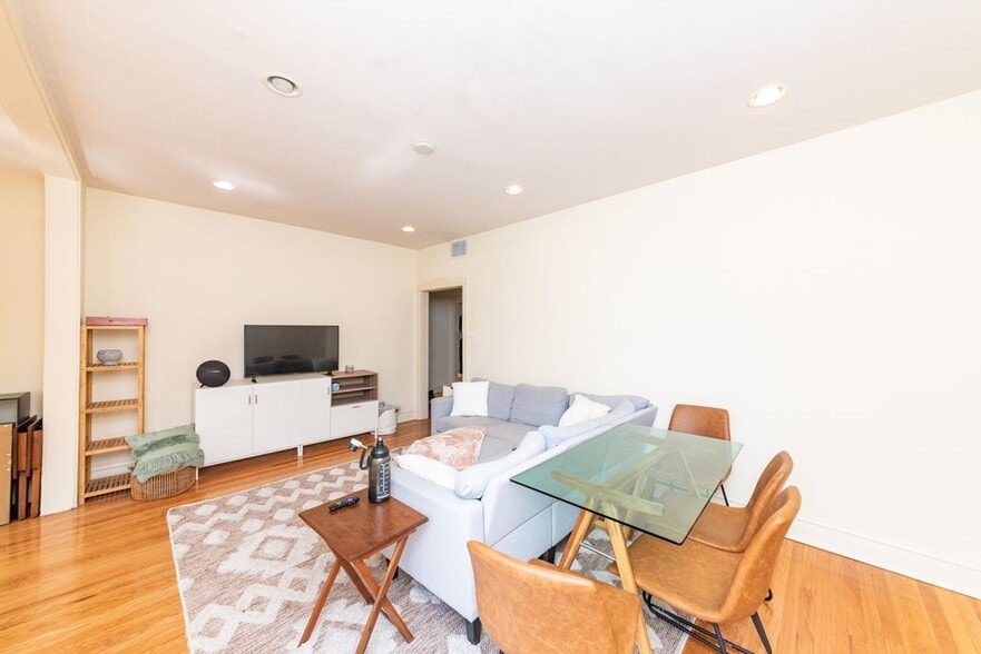 Building Photo - 3415 N Elaine Pl