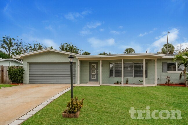 Building Photo - 3516 E Roundtree Dr