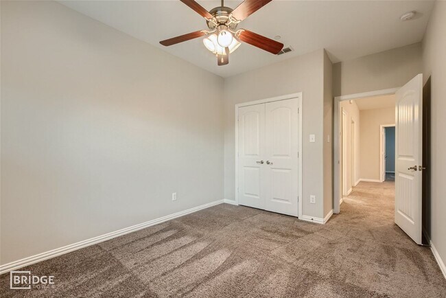 Building Photo - 1313 Lakecrest Ln