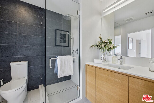 Building Photo - 6390 Quebec Dr