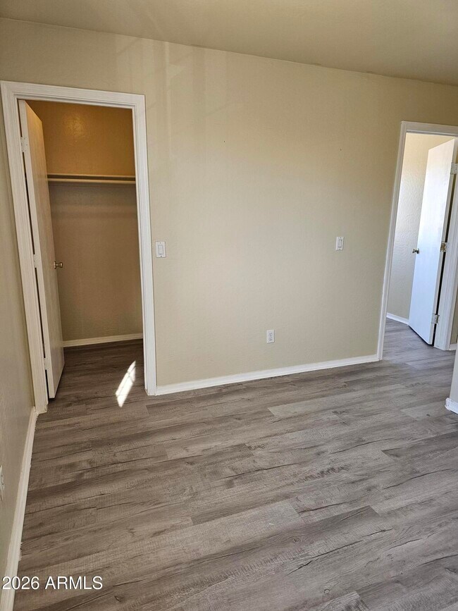 Building Photo - 11108 W Devonshire Ave