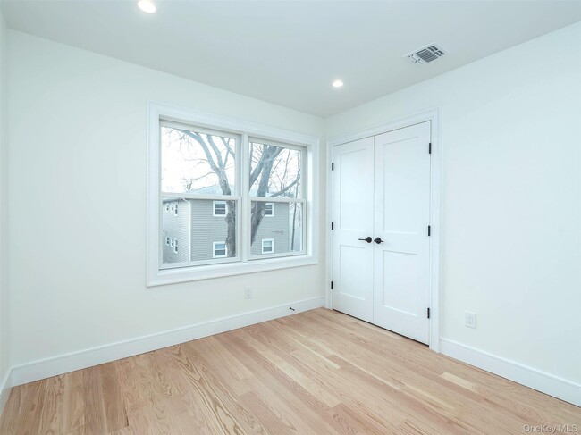 Building Photo - 35 Dunwood Rd