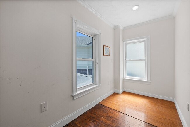 Building Photo - 40 Alden Pl