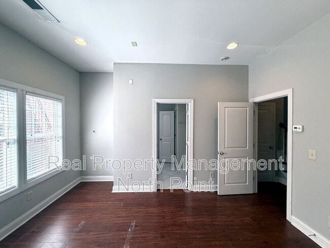 Building Photo - 3026 Eltham Pl