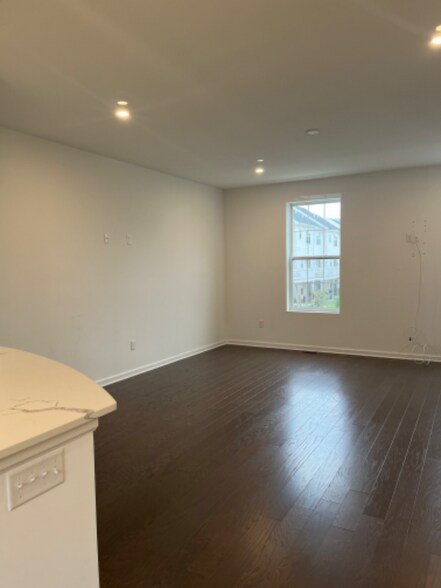 Building Photo - 405 Spirit Wy