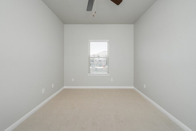 Building Photo - 4089 Cross Park Dr