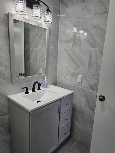 Primary Photo - 2461 SW 82nd Ave