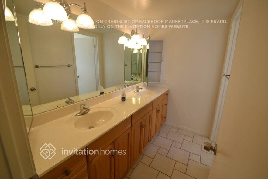 Building Photo - 8332 N 50th Dr