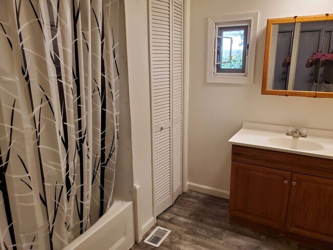 Building Photo - 3 Bedroom Manufactured Home in Bullhead City.