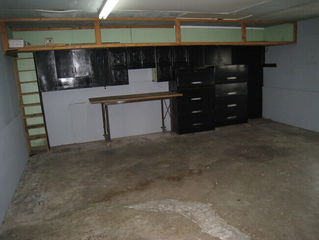 Building Photo - 320 Winthrop Ave