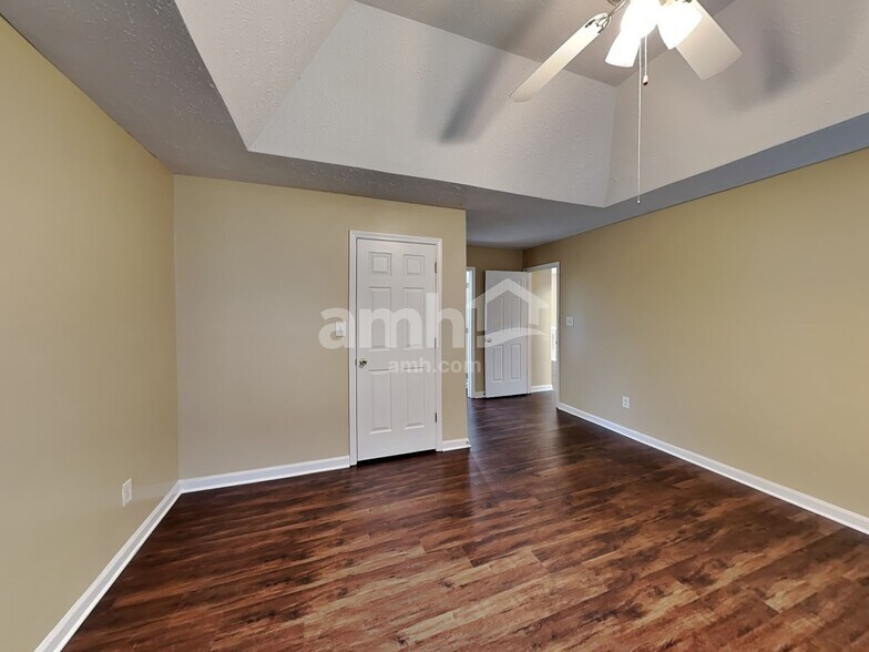Building Photo - 304 Legacy Park Dr