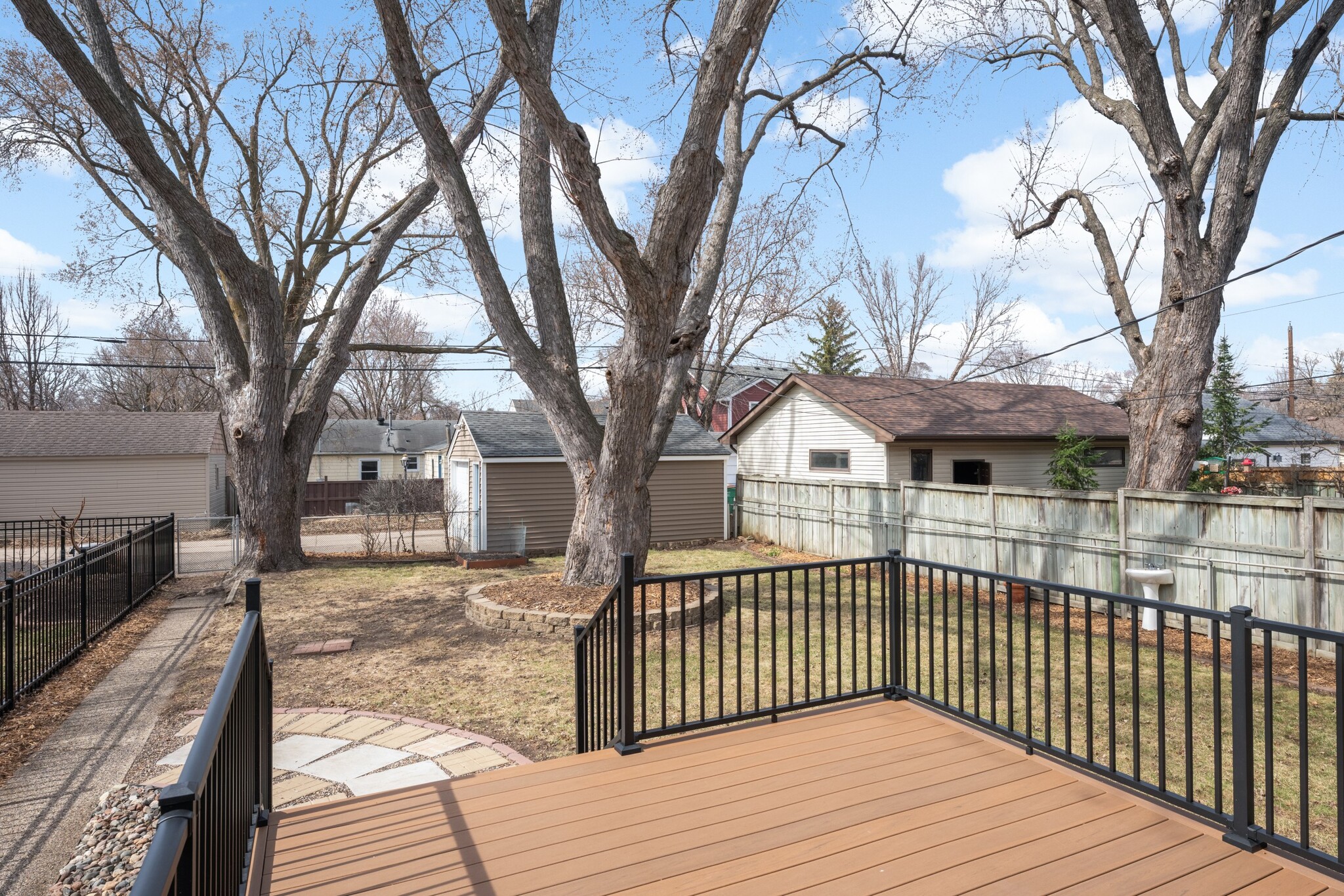 Building Photo - 2820 Idaho Ave S