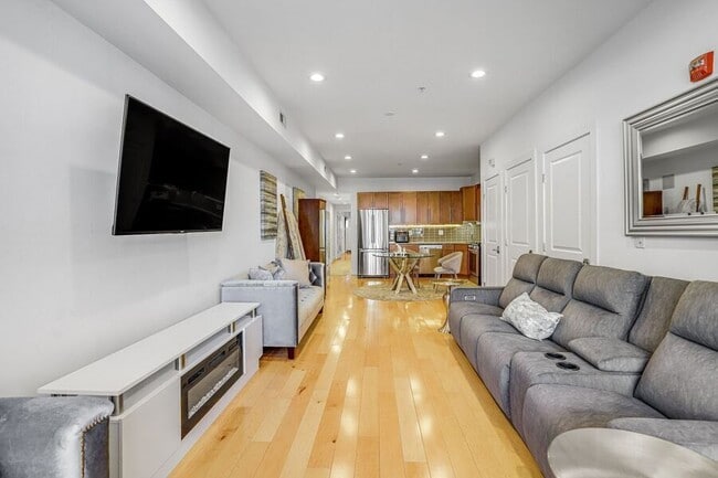 Building Photo - 816 Kennedy St NW