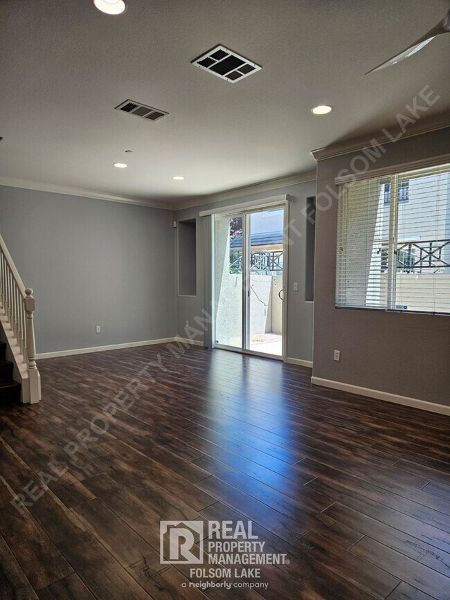 Building Photo - 104 Rodin Ln