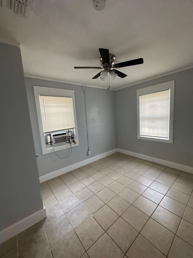 Building Photo - 2532/2534 Moncrief Rd